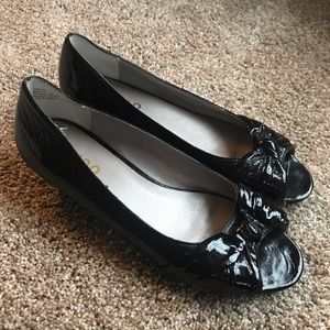 Me too sz 6.5 black patent leather peep toe wedge